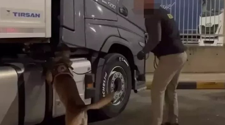 Спипаха 12 кила кокаин в ТИР, пътуващ от България за Турция