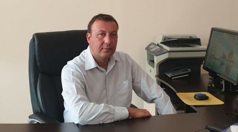 Училищен директор си построил домашен басейн със служебни пари