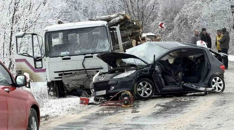 Тираджията от катастрофата с две жертви край Ловеч избяга в Сърбия
