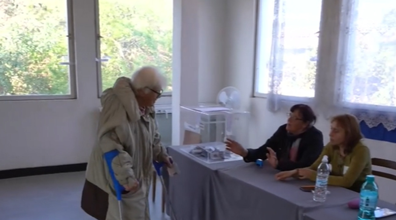 90-годишната баба Цанка гласува с машина за първи път