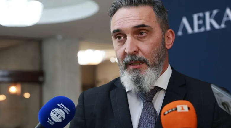 Проф. Калоян Давидов: Лекарят няма време за политика!