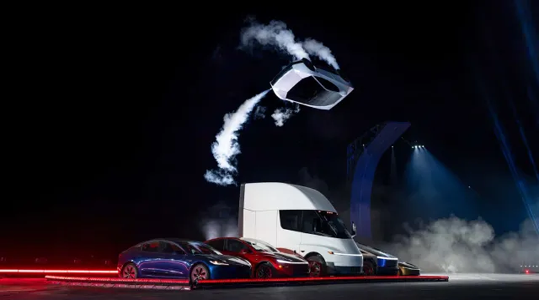 Шефът на Ferrari даде 10 от 10 на Tesla Roadster